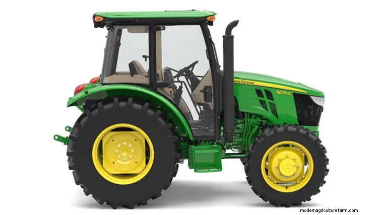 John Deere 5075E トラクター:小規模農場向けのパワーと多用途性 