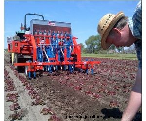 Ferrari Growtech Remoweed:列および植物間の除草用自動除草機 