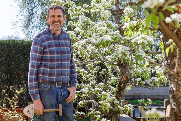 Gardeners  World Presenters:een blik op de iconische hosts 