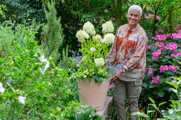 Gardeners  World Presenters:een blik op de iconische hosts 