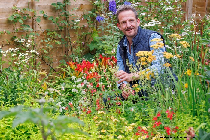 Gardeners  World Presenters:een blik op de iconische hosts 