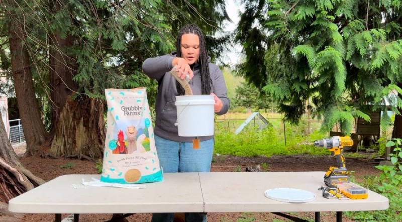 Rat-Proof Chicken Feeder:een doe-het-zelfgids voor veilig voeren 
