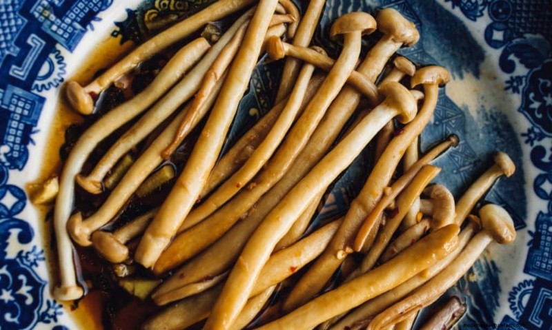 Funghi Enoki:una guida completa al sapore, alla nutrizione e alla coltivazione 