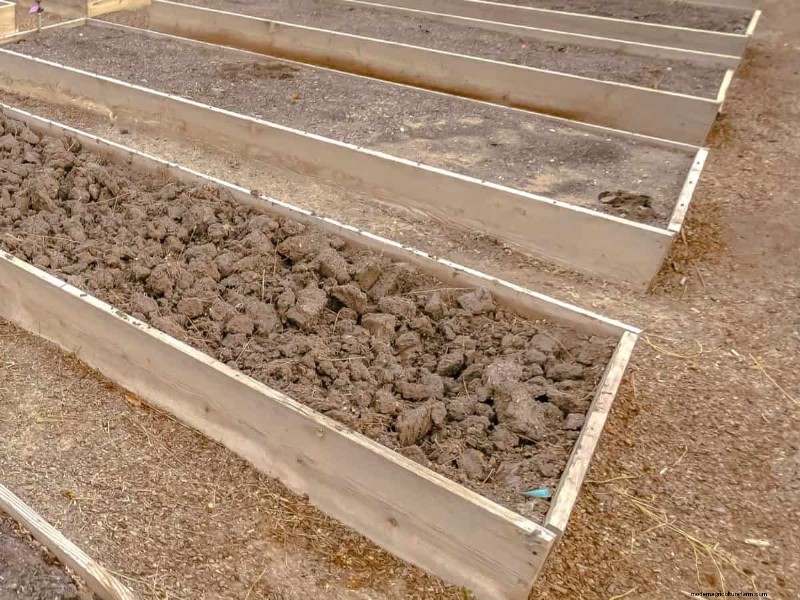 Menggunakan Kembali Tanah Pot Bekas:Ide Kreatif &Berkelanjutan 