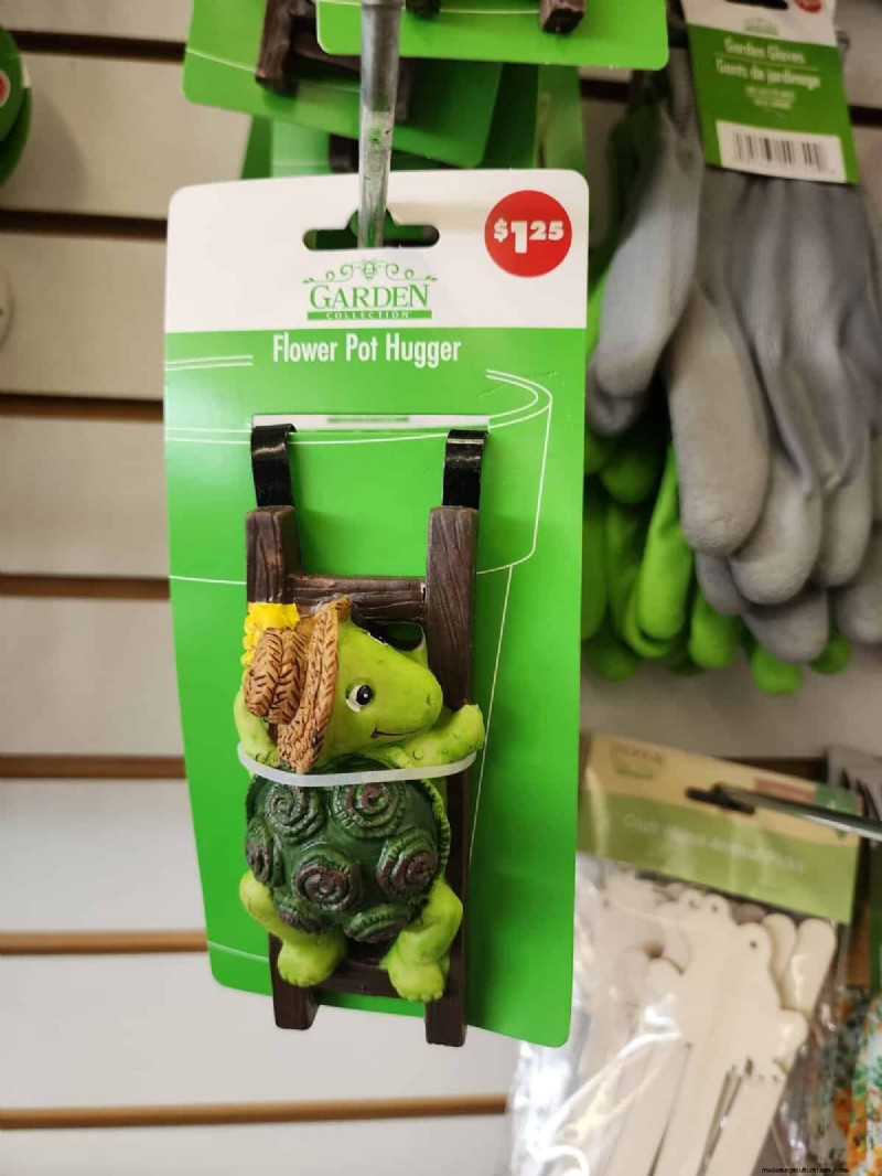 予算に優しい庭の装飾:Dollar Tree で 5 ドル以下で見つかる素晴らしいアイテム 