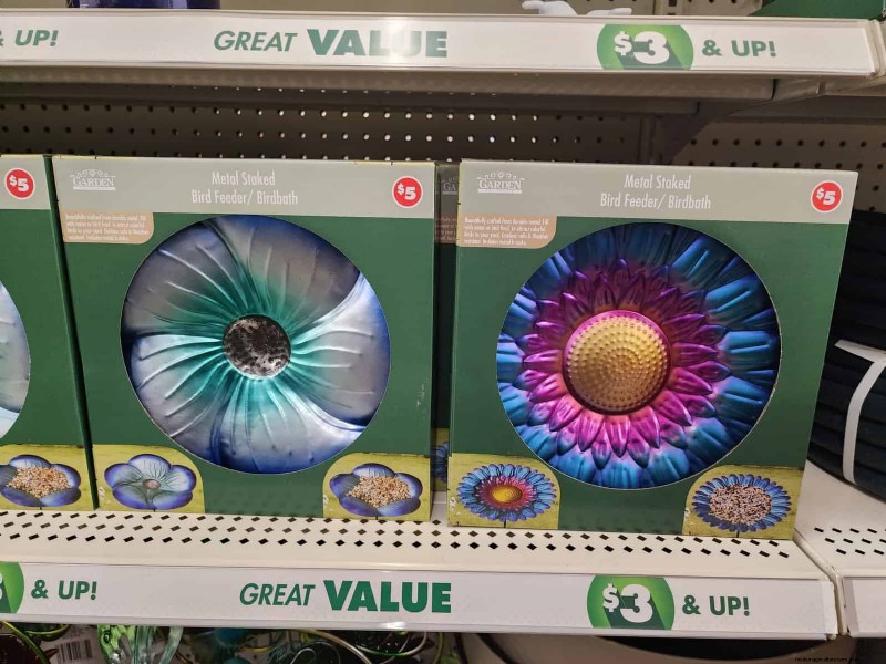 予算に優しい庭の装飾:Dollar Tree で 5 ドル以下で見つかる素晴らしいアイテム 