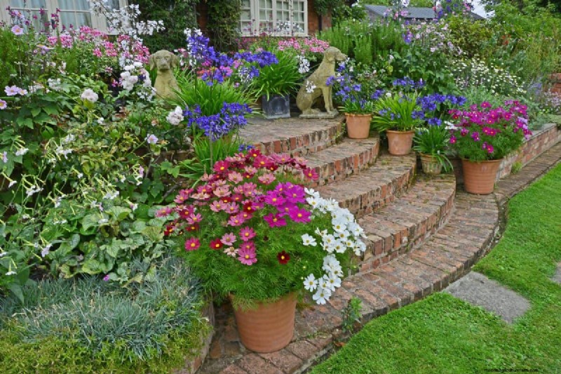Problemi comuni in giardino e soluzioni facili:una guida per il giardiniere 