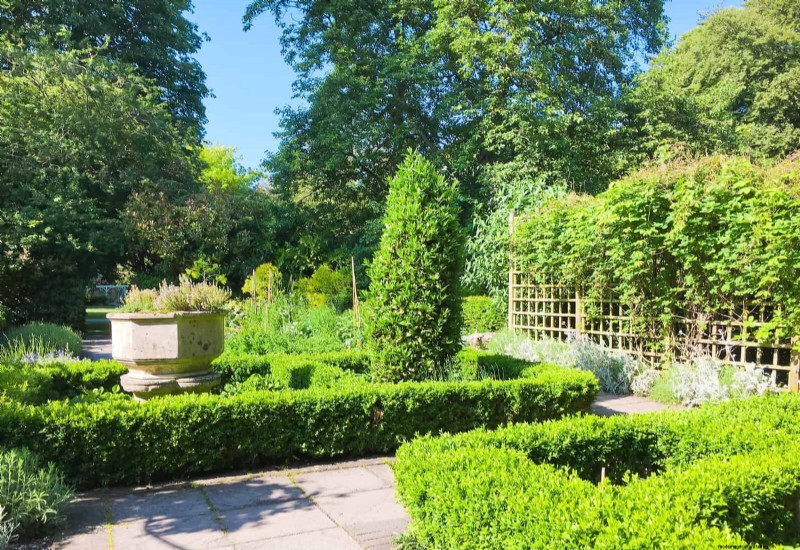 25 idee creative per i bordi del giardino per migliorare l attrattiva del marciapiede 