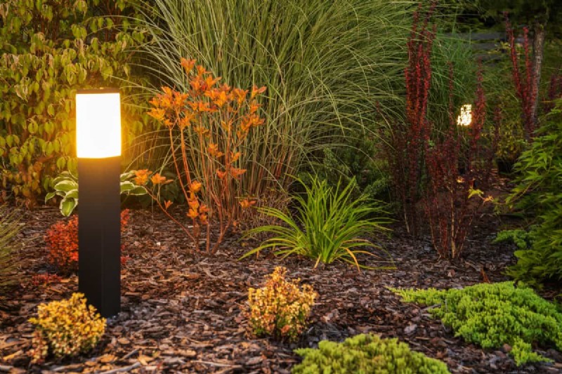 Ideeën voor buitenverlichting:transformeer uw tuin in het donker | Depositphotos 