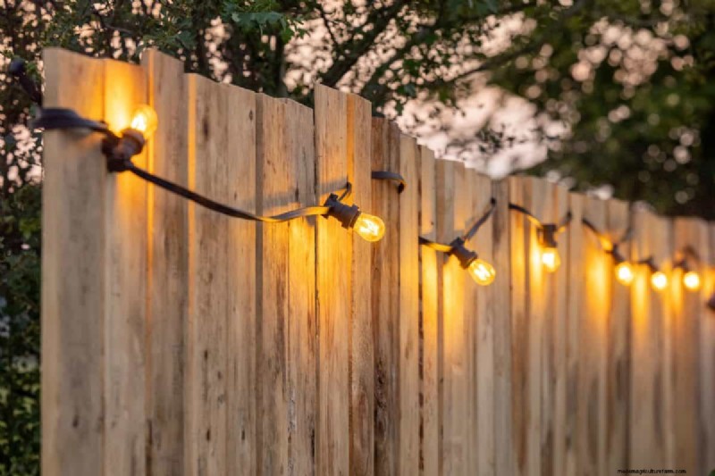 Ideeën voor buitenverlichting:transformeer uw tuin in het donker | Depositphotos 
