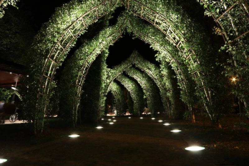 Ideeën voor buitenverlichting:transformeer uw tuin in het donker | Depositphotos 