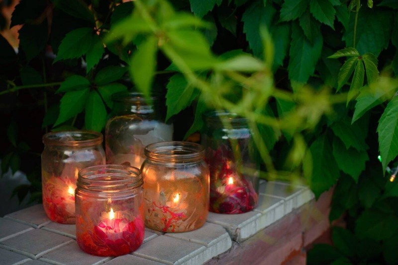 Ideeën voor buitenverlichting:transformeer uw tuin in het donker | Depositphotos 