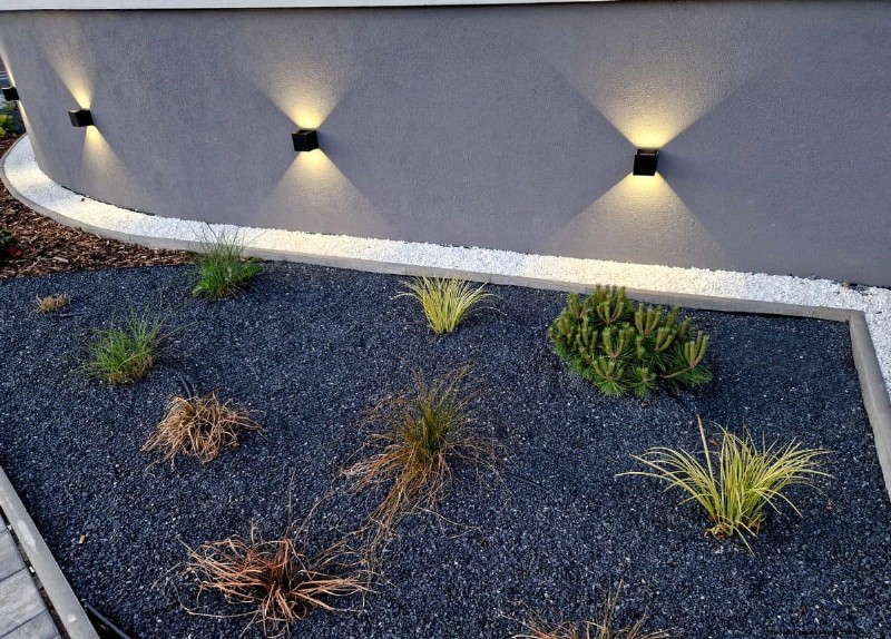 Ideeën voor buitenverlichting:transformeer uw tuin in het donker | Depositphotos 