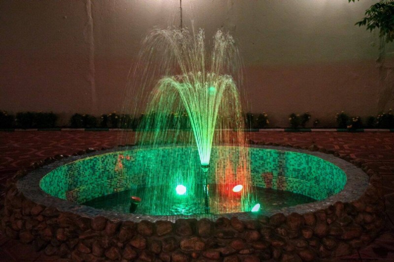 Ideeën voor buitenverlichting:transformeer uw tuin in het donker | Depositphotos 