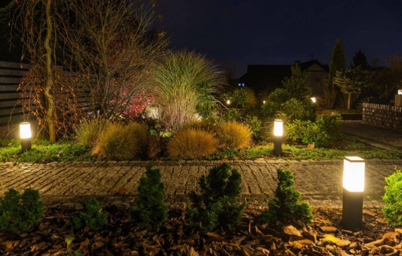 Ideeën voor buitenverlichting:transformeer uw tuin in het donker | Depositphotos 