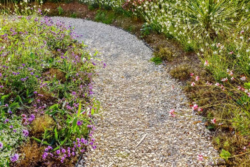 12 einfache DIY-Gartenprojekte für eine frühlingshafte Gartenerfrischung 