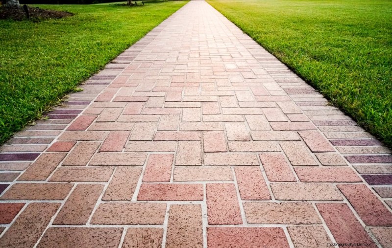 あなたの庭を変える:15 の素晴らしい庭の小道のアイデア 