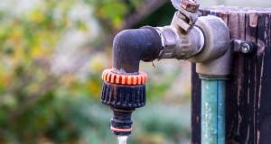 Bescherm uw tuinloodgieterswerk:6 stappen voor valpreventie 