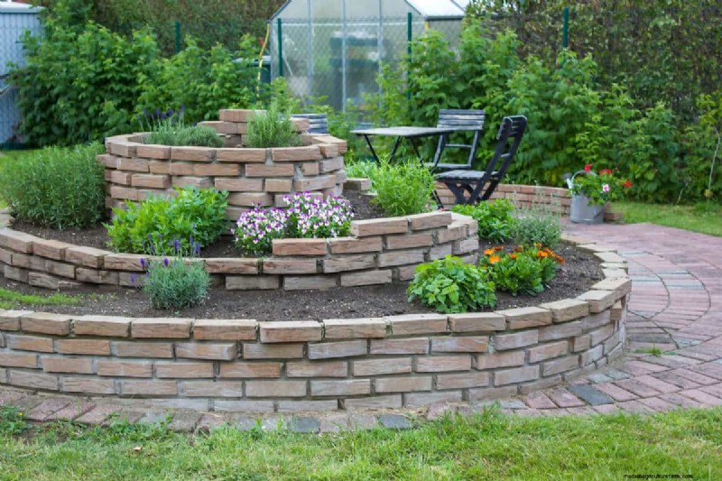 ハーブ スパイラル ガーデン:設計、構築、成長 - 総合ガイド 