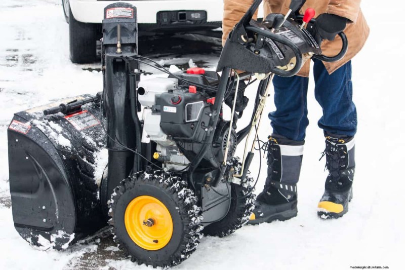Anleitung zum Anbringen der Schneefräse:Montage an Ihrem Rasentraktor 