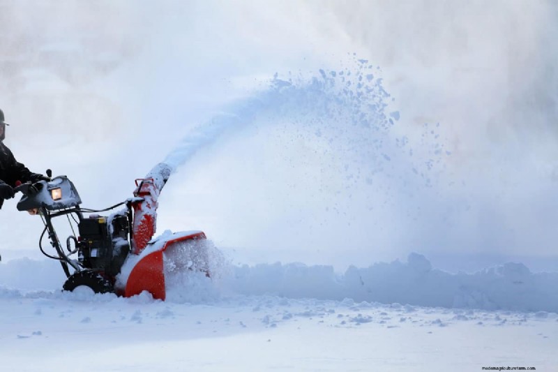 Startanleitung für die Schneefräse Troy Bilt:Eine Schritt-für-Schritt-Anleitung 