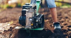 湿った土を回転耕耘する:大丈夫ですか?耕うんのベストプラクティス 
