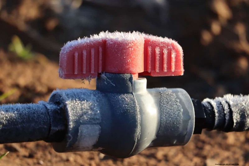 Druppelirrigatie in de winter:bescherm uw systeem tegen bevriezing 