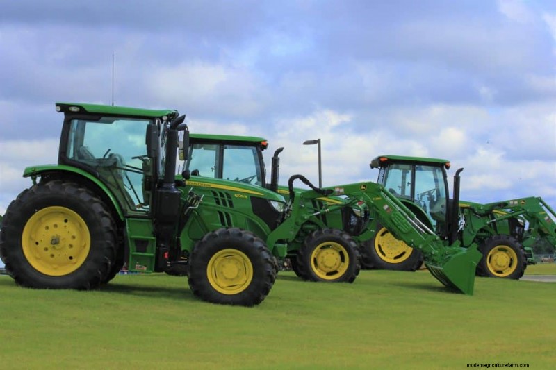 John Deere キャブルーフの取り外し:ステップバイステップガイド 