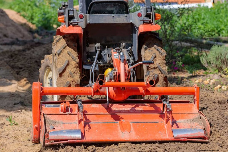 Landschaftsrechen vs. Kastenschild:Auswahl des richtigen Werkzeugs für die Bodenbearbeitung 