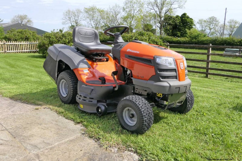 Beste olie voor Husqvarna-grasmaaiers:aanbevelingen en typen 