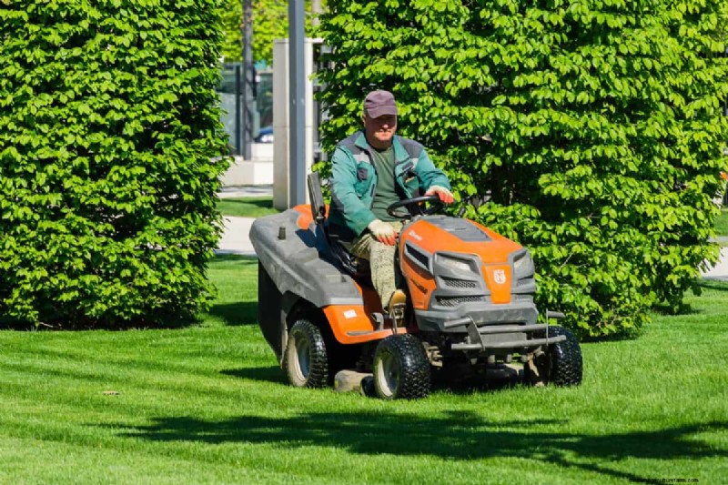 Beste olie voor Husqvarna-grasmaaiers:aanbevelingen en typen 