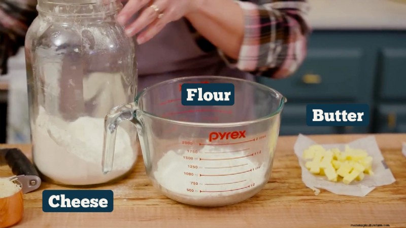 Eenvoudig recept voor zelfgemaakte kaascrackers (4 ingrediënten) 