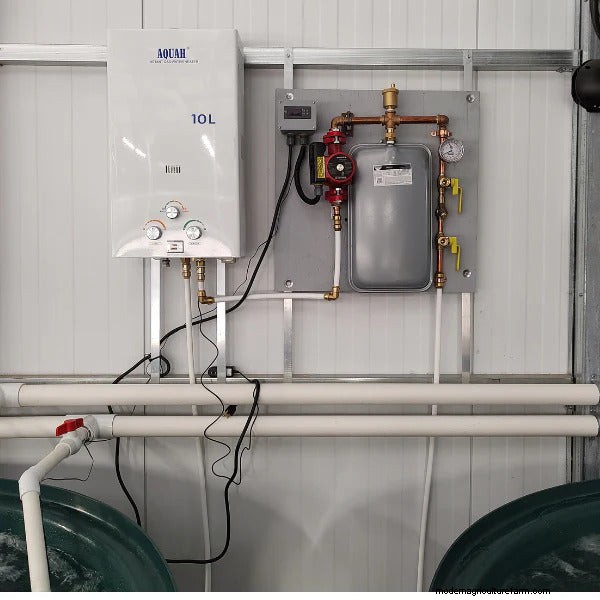 Att välja rätt varmvattenberedare för Aquaponics:En praktisk guide 
