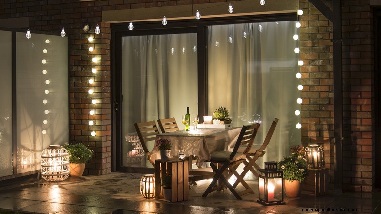 L’éclairage extérieur en couches surpasse les lampes solaires en 2026 :avis d’experts 