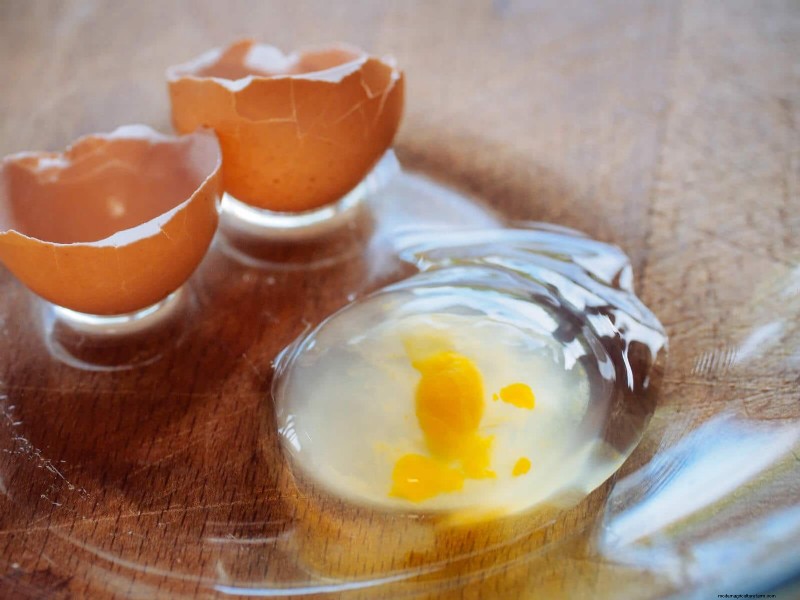 小さな鶏の卵を解き明かす:卵が起こる理由とその見分け方 