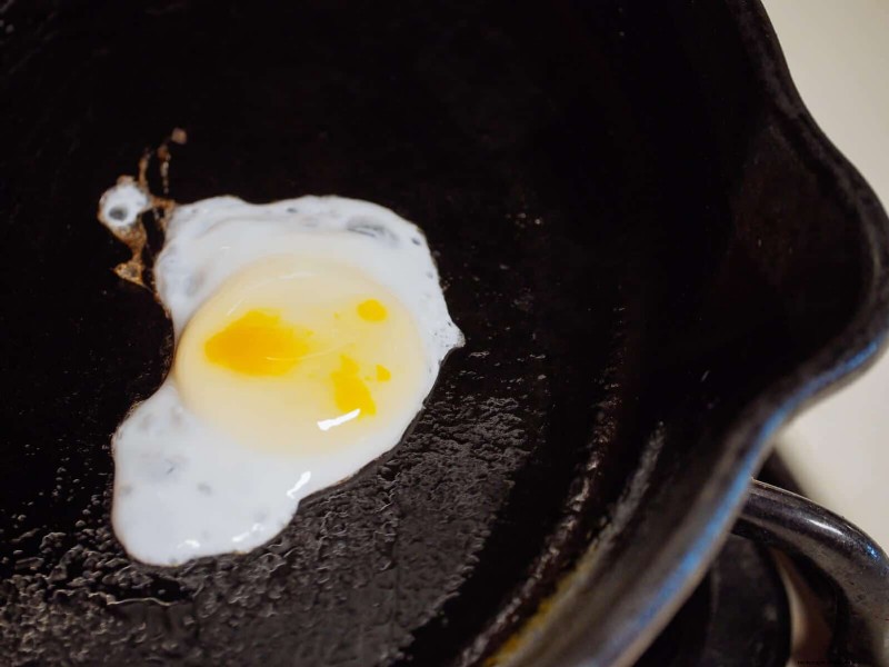 小さな鶏の卵を解き明かす:卵が起こる理由とその見分け方 