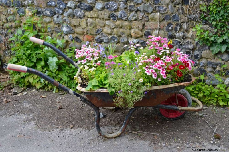 28 creatieve ideeën om oud tuingereedschap opnieuw te gebruiken in een prachtig buitendecor 