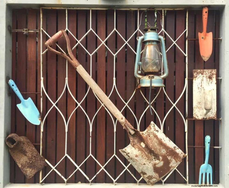 28 creatieve ideeën om oud tuingereedschap opnieuw te gebruiken in een prachtig buitendecor 