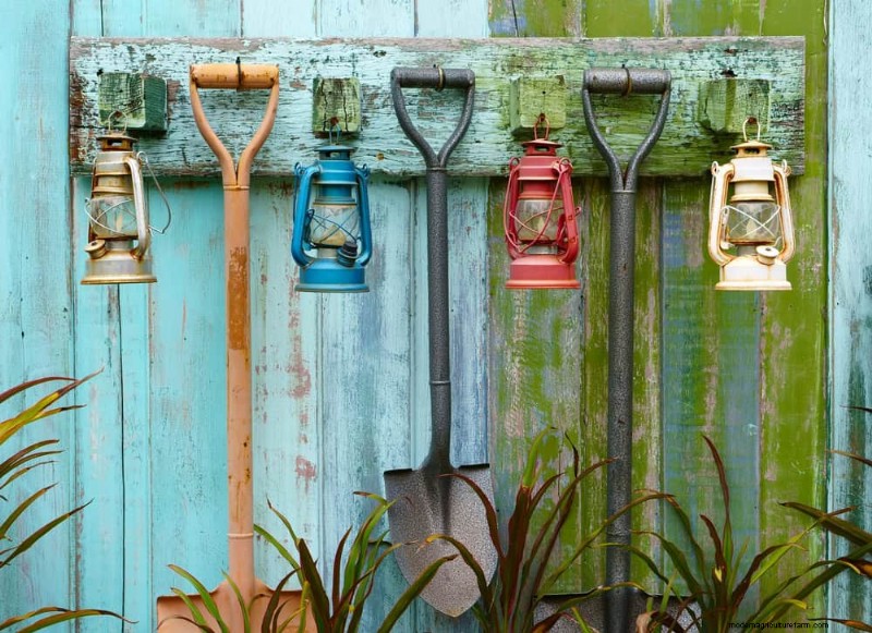 28 creatieve ideeën om oud tuingereedschap opnieuw te gebruiken in een prachtig buitendecor 