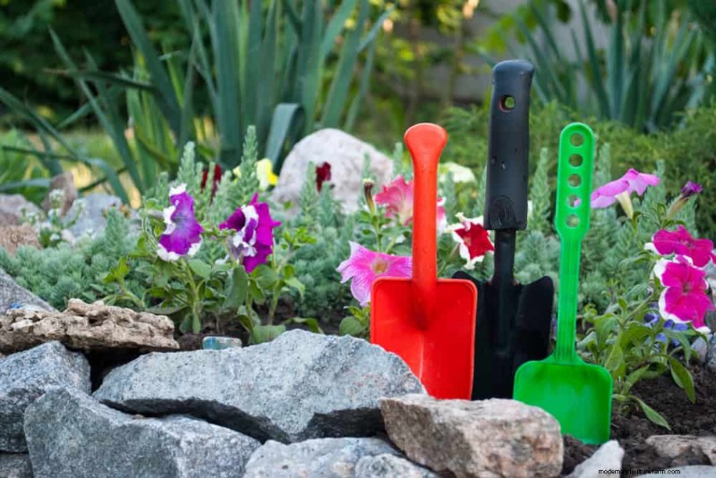 28 creatieve ideeën om oud tuingereedschap opnieuw te gebruiken in een prachtig buitendecor 