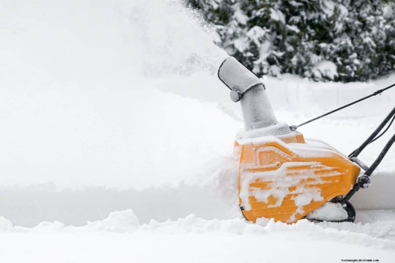 Waarom stijgt de motor van mijn CubCadet-sneeuwblazer? Oorzaken, symptomen en doe-het-zelfoplossingen