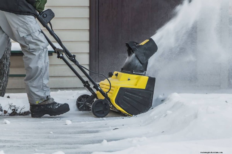 Waarom stijgt de motor van mijn CubCadet-sneeuwblazer? Oorzaken, symptomen en doe-het-zelfoplossingen