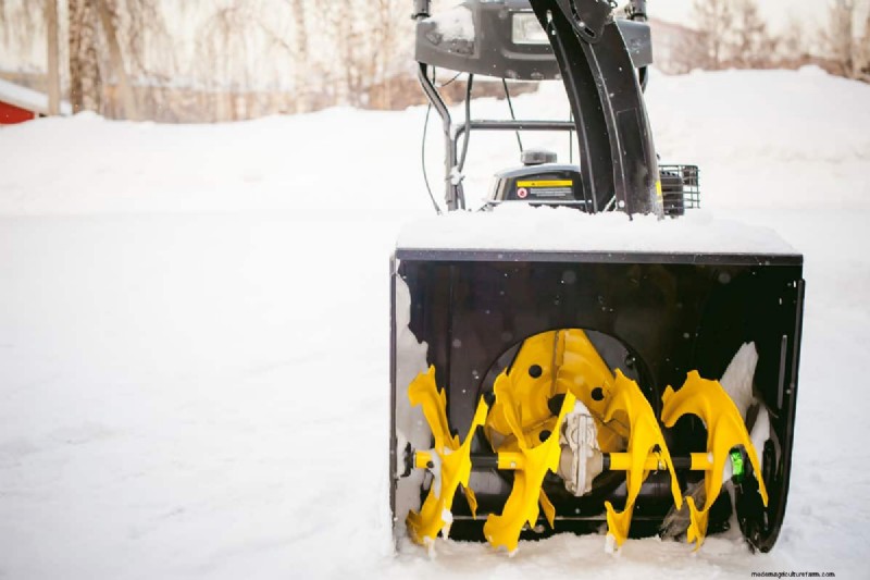 Waarom stijgt de motor van mijn CubCadet-sneeuwblazer? Oorzaken, symptomen en doe-het-zelfoplossingen