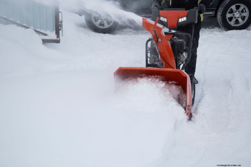 Een elektrische sneeuwschep van Toro gebruiken – een stapsgewijze handleiding