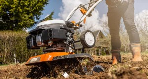 Harley Rake vs. Tiller:quale macchina paesaggistica è adatta a te? 